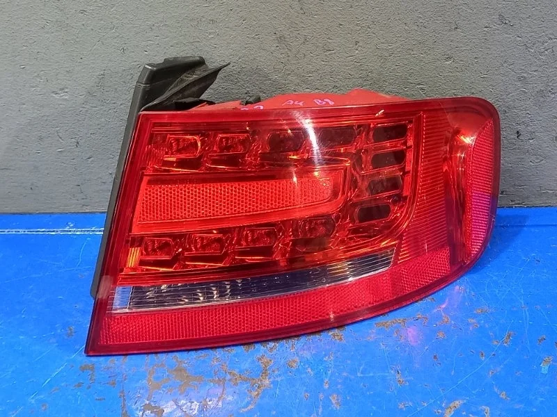 Фонарь Audi A4 B8