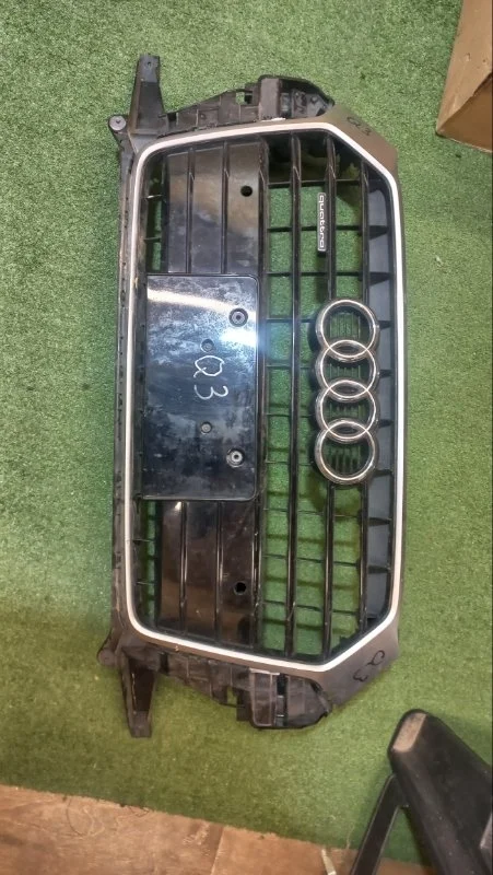Решетка бампера Audi Q3 8U