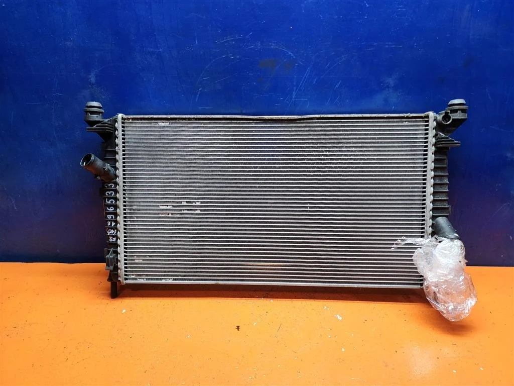 Радиатор двигателя Volvo C30 S40 V50 1354177