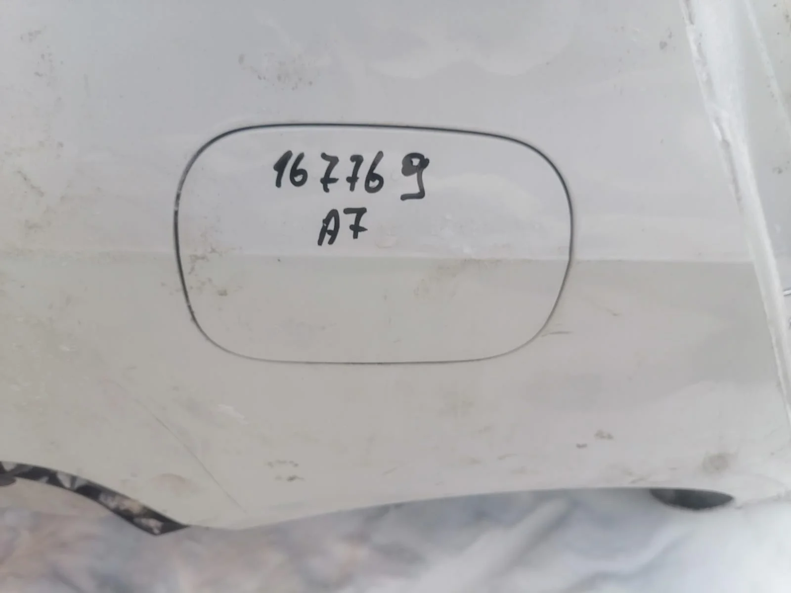 Лючок топливного бака SKODA OCTAVIA A7 2013- хэтчбек белый б/у OCTAVIA A7(2013-