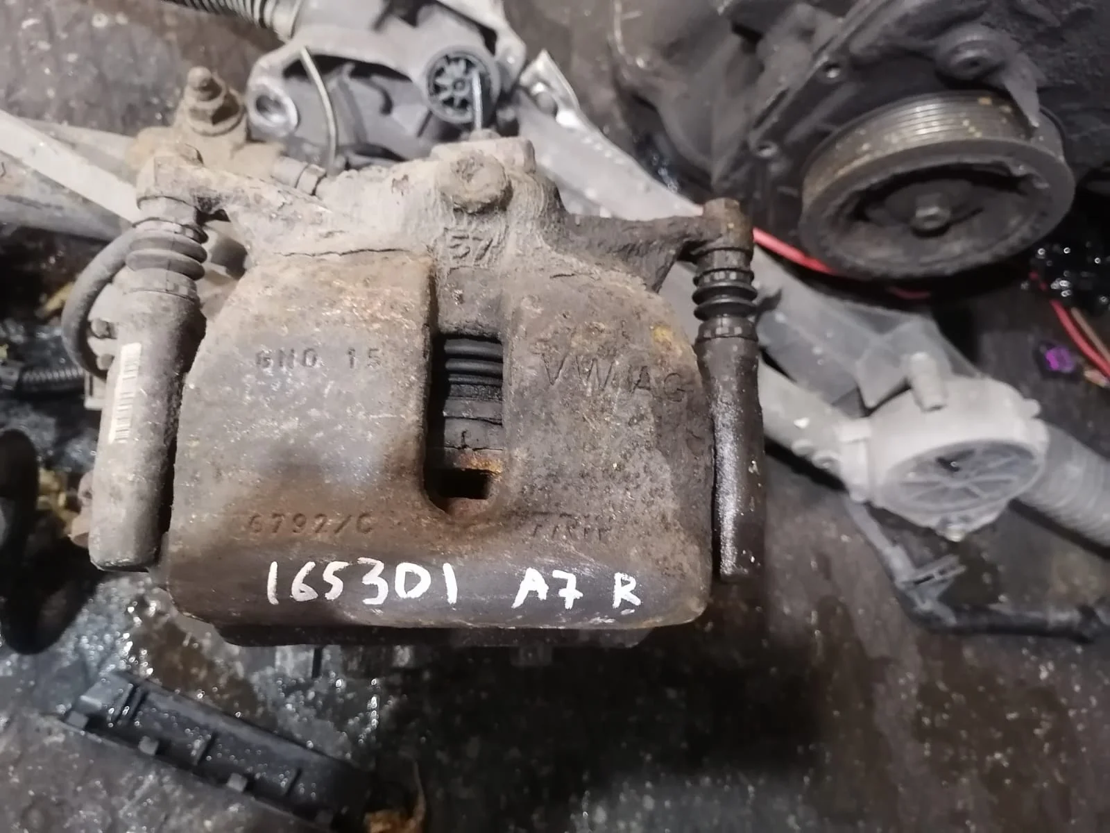 Суппорт тормозной AUDI A3, SKODA OCTAVIA A7, VOLKSWAGEN GOLF 7 2013- передний правый б/у A3(2013-;OCTAVIA A7(2013-;GOLF 7(2013-