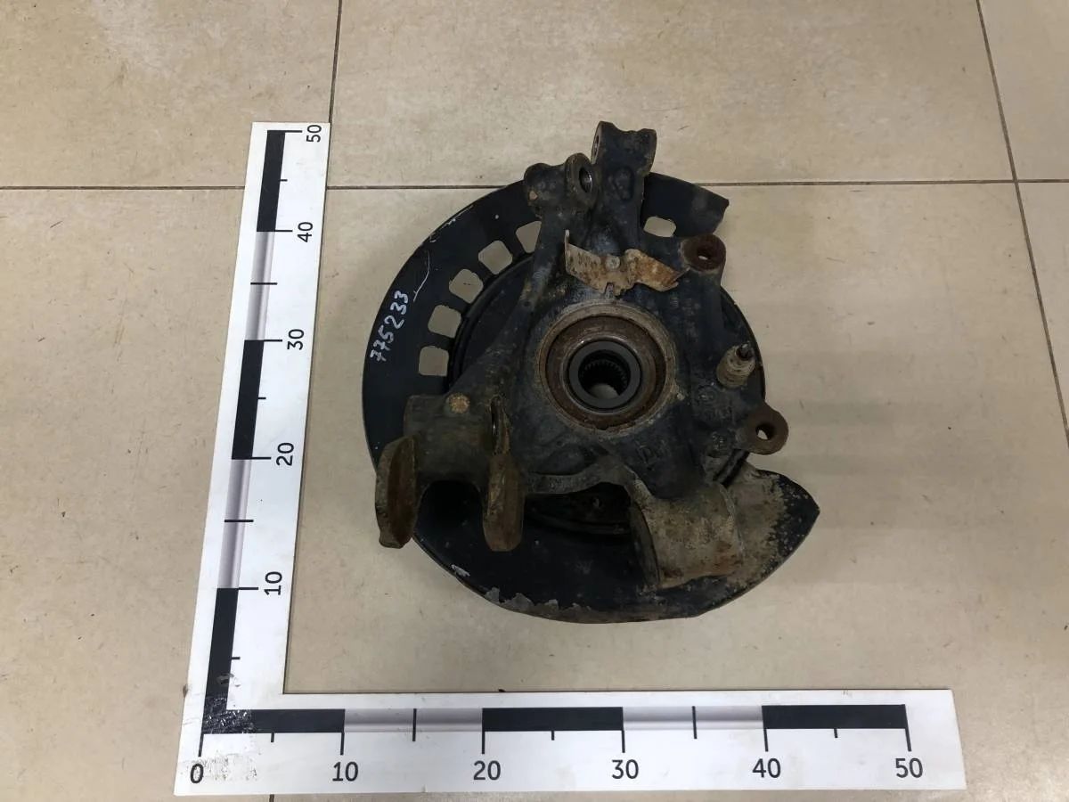 Кулак поворотный задний левый Volkswagen Touareg 7L 2002-2010