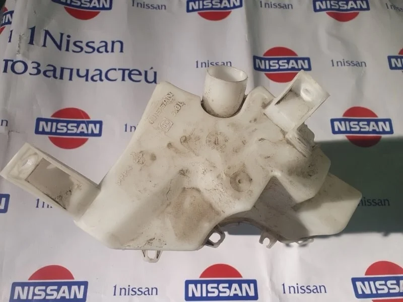 Бачок омывателя фар "Nissan Qashqai 01/2014 н.в. 28910HZ31C J11 MR20DD, передний