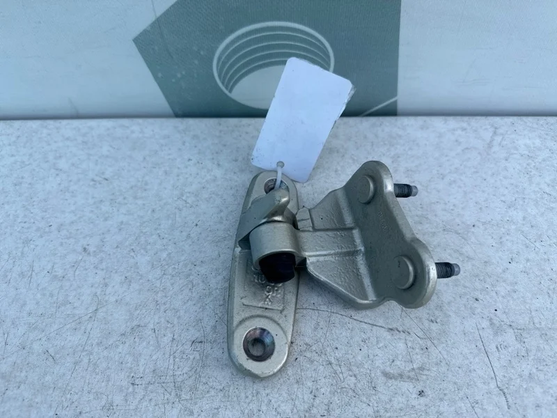 Петля задней правой двери верхняя Mercedes-benz 2010 W204