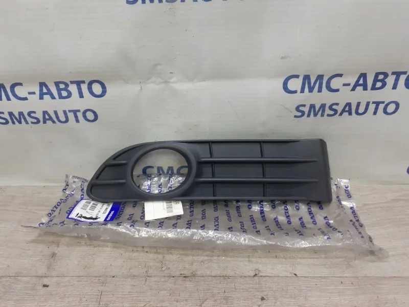 Решетка бампера Volvo S40 30744920, передняя правая