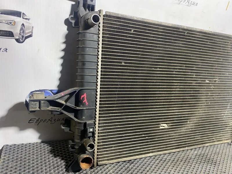 Радиатор охлаждения двигателя Volvo S60 S80 V70 Xc70 2007 36000488