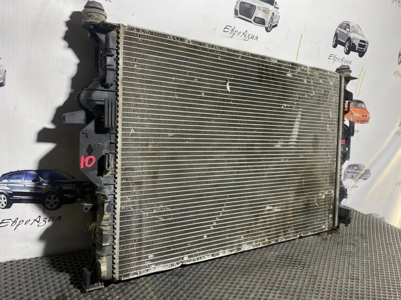 Радиатор охлаждения двигателя Volvo S60 S80 Xc70 Xc60 2011 31368082