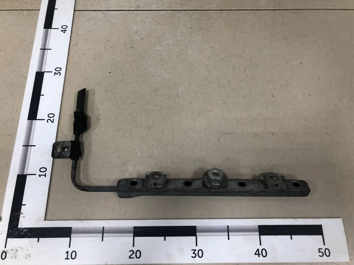Рейка топливная рампа Toyota Avensis T250 2003-2009