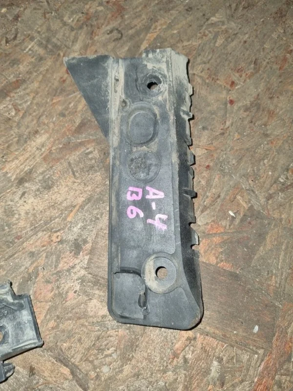 Кронштейн Audi A4 2003 B6