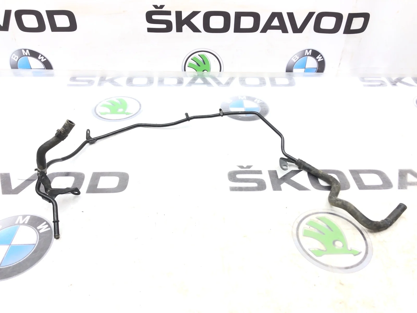 Трубка системы охлаждения Skoda Octavia 2017 06K121075Q A7 (5E) 1.8 CJSA