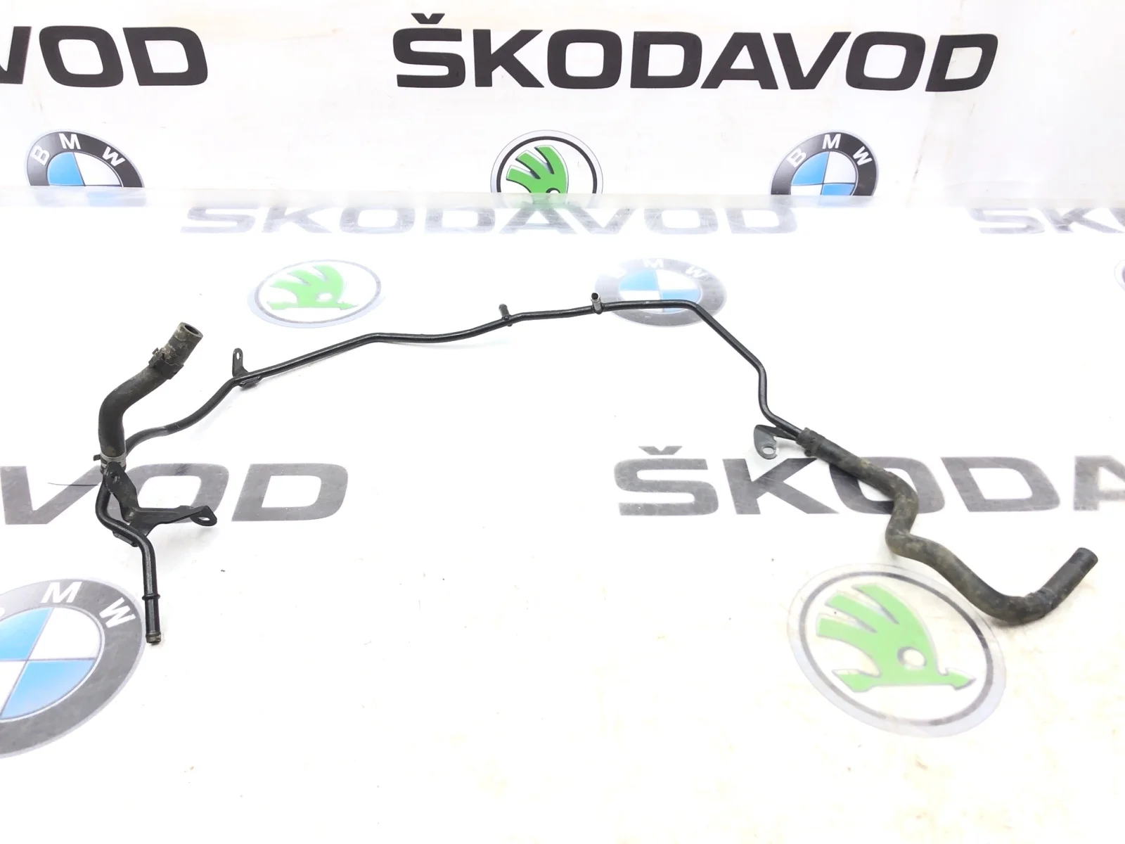 Трубка системы охлаждения Skoda Octavia 2016 06K121075Q A7 (5E) 1.8 CJSA