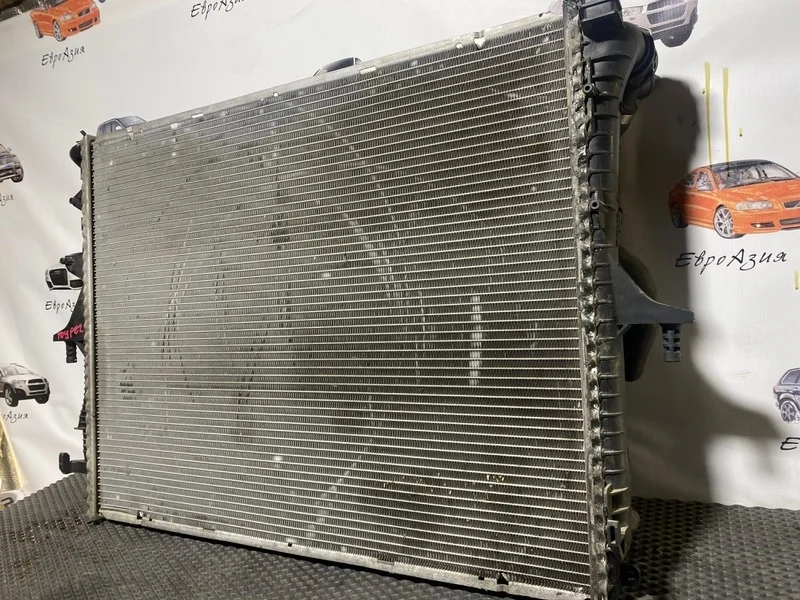 Радиатор охлаждения двигателя Volkswagen Touareg 2008 7LO121253A