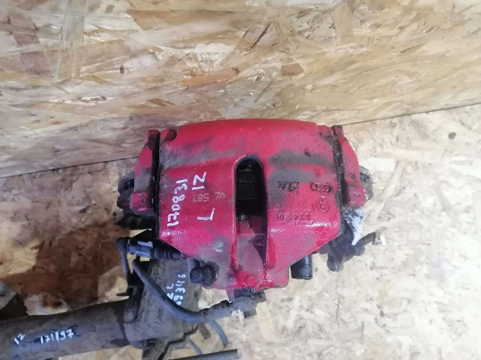 Суппорт тормозной AUDI A3, SKODA OCTAVIA1Z, VOLKSWAGEN GOLF 5/5+/6, JETTA 5/6, PASSAT B6/B7 2004- передний левый б/у A3(2004-2013);GOLF 5(2004-2009);PASSAT B6(2005-2010);JETTA 5(2005-2009);TOURAN(2003-2010)