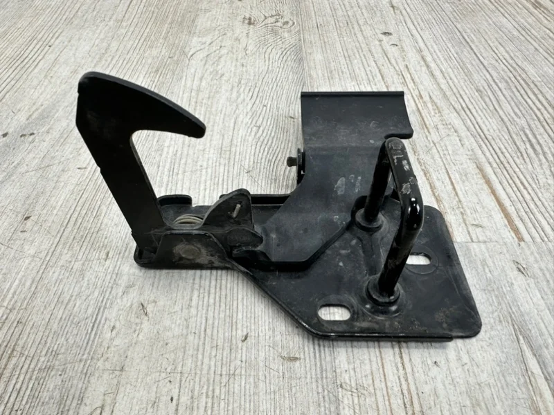 Крюк замка капота VW Amarok 2010-2021 2H