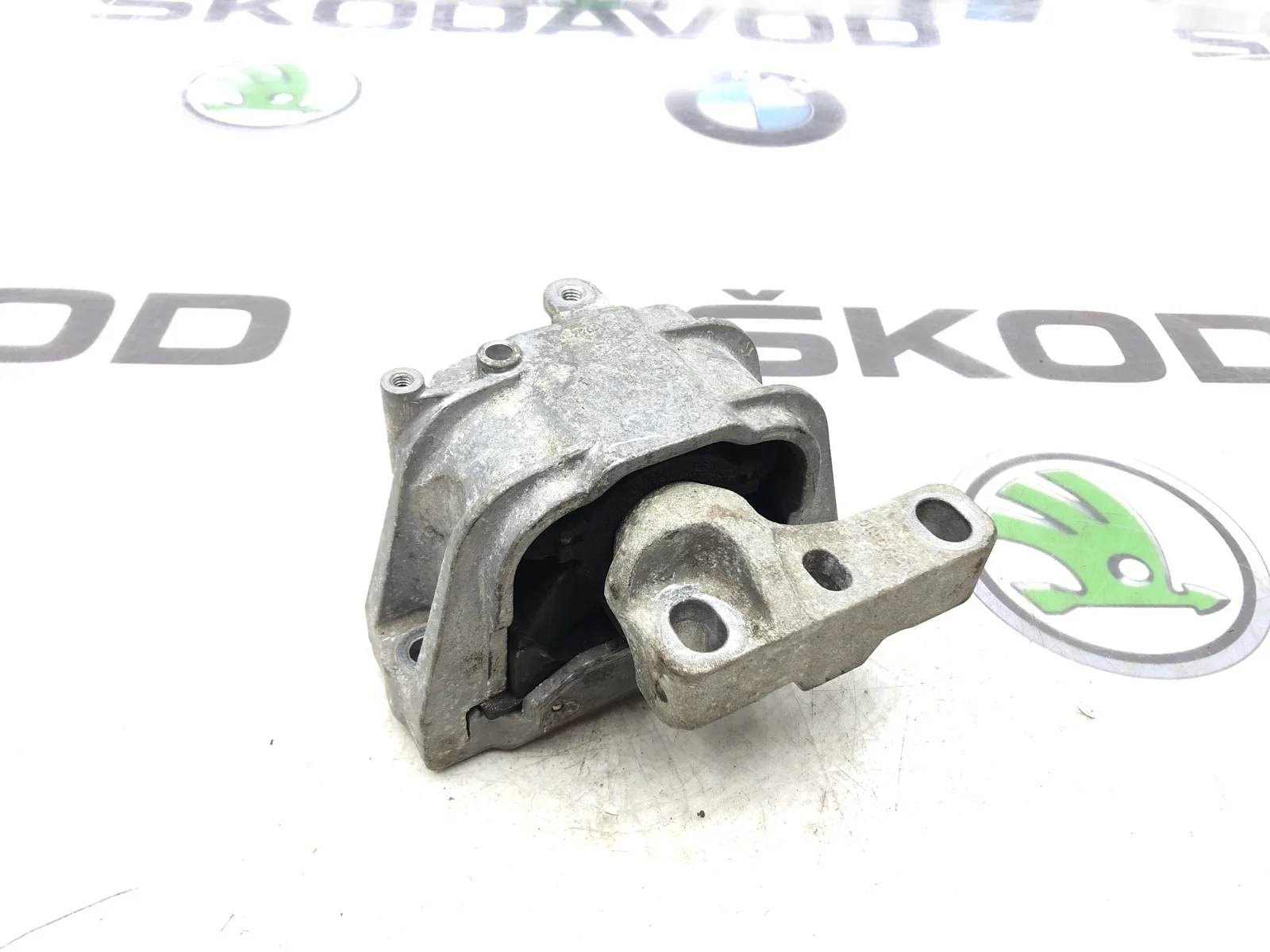 Опора двигателя Skoda Superb 2012 1K0199262AM 2 ДОРЕСТАЙЛИНГ (3T) 1.8 CDAB, правая