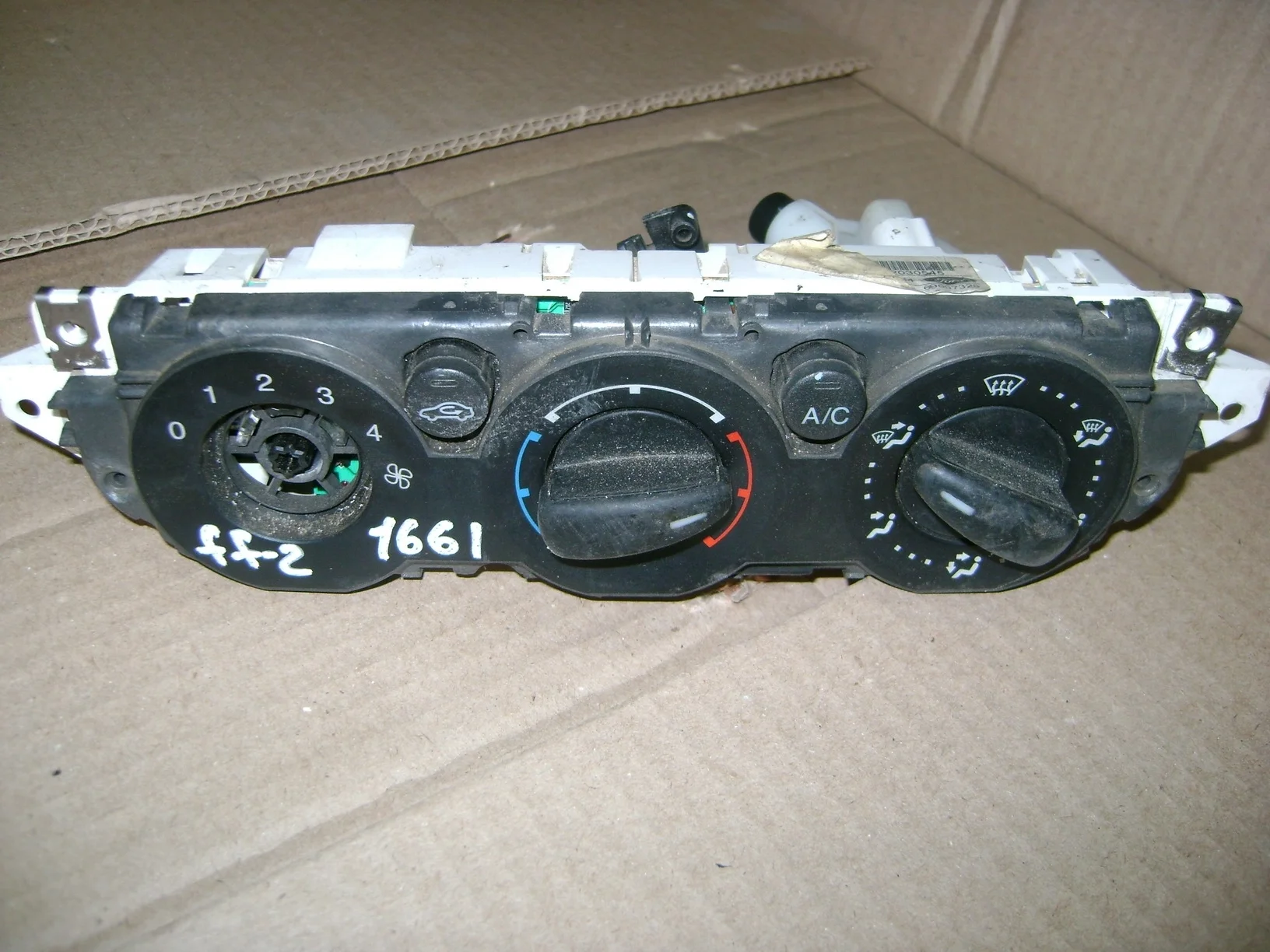 Блок управления отопителем (печкой) Ford Focus II 2005-2011