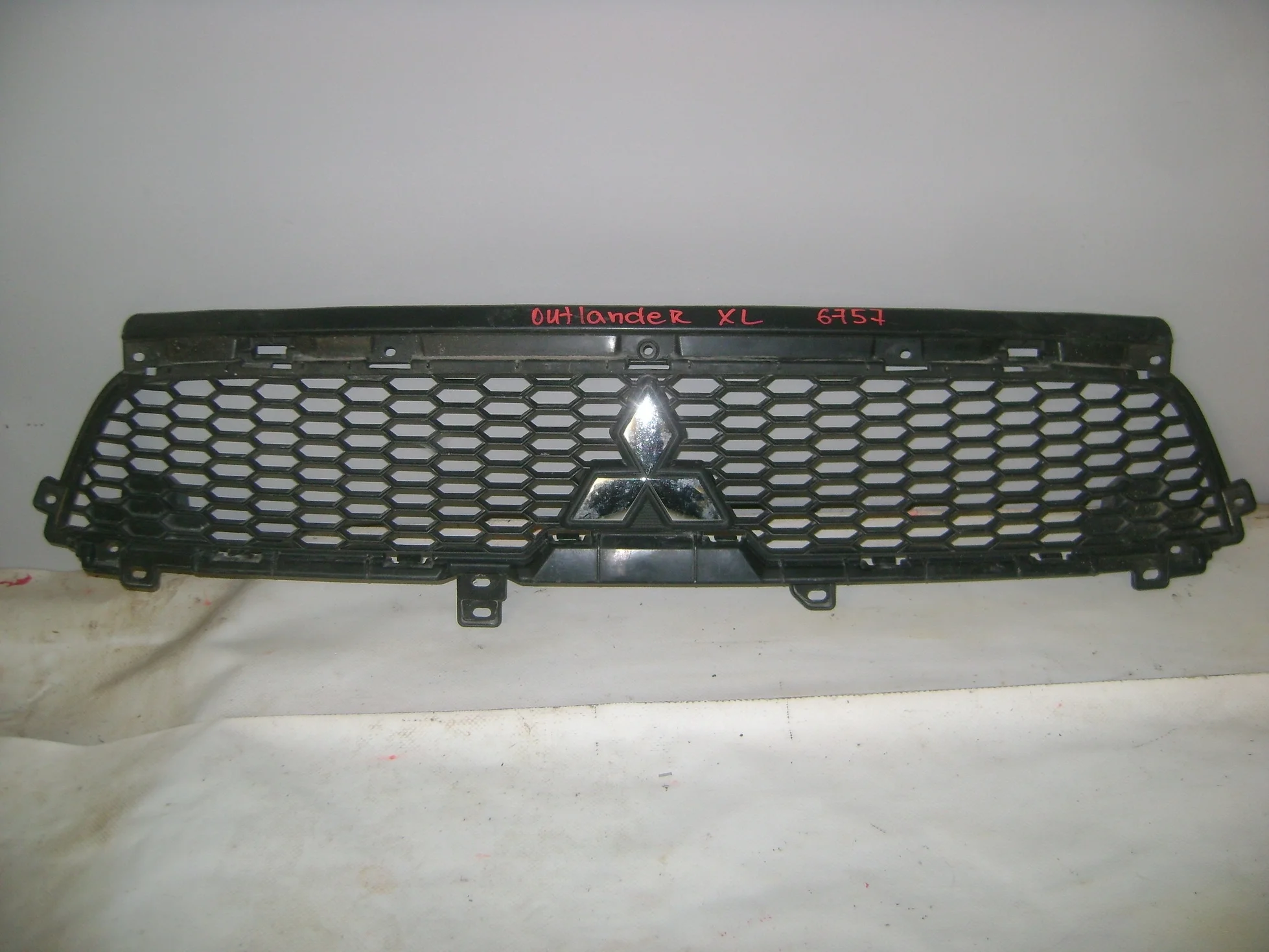 решетка радиатора Mitsubishi Outlander XL (CW) 2006-2012