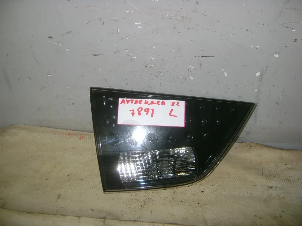 фонарь внутренний Mitsubishi Outlander XL (CW) 2006-2012