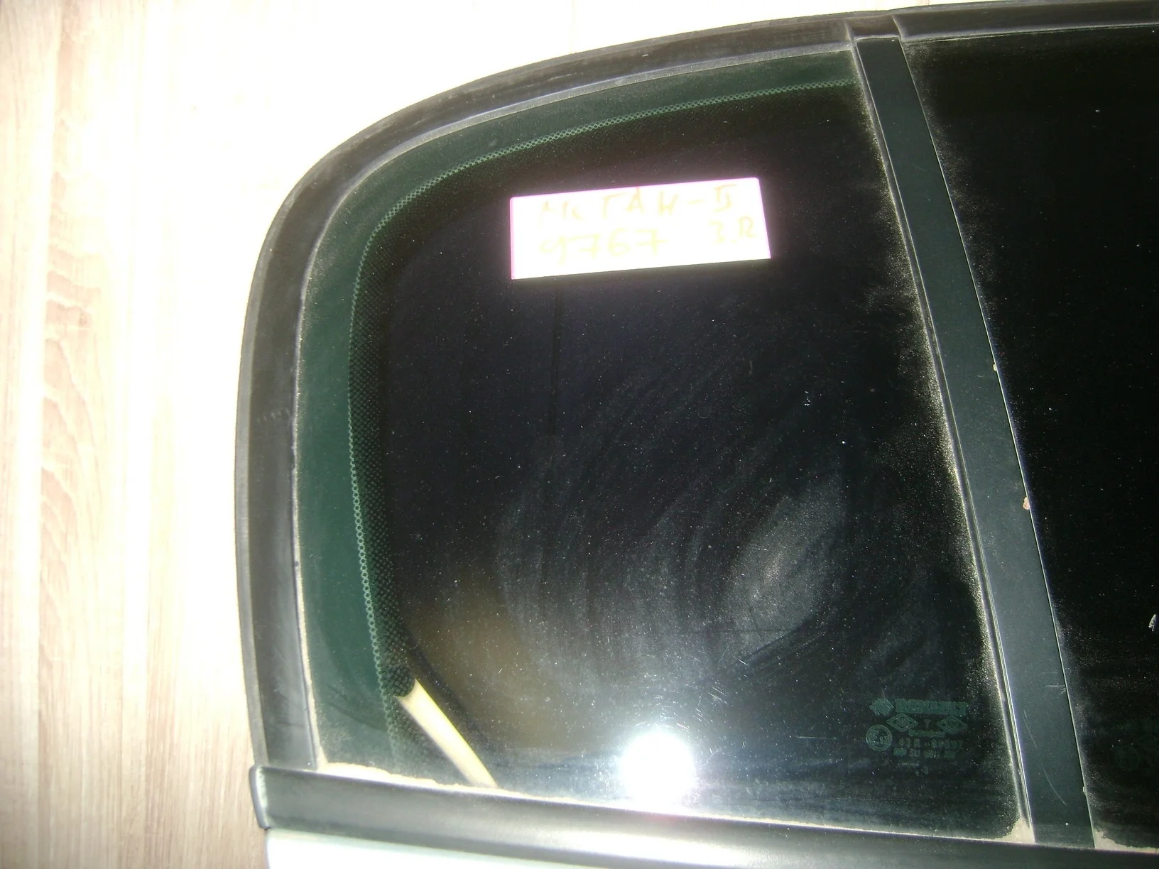 стекло двери  (форточка) Renault Megane II 2002-2009
