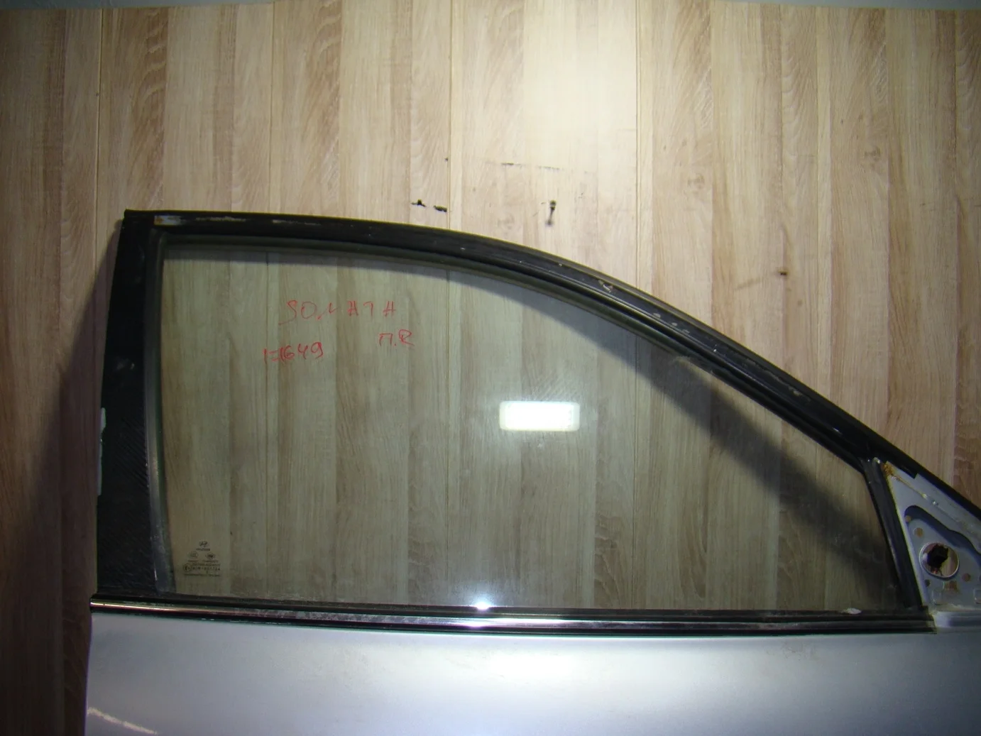 Стекло двери передней правой Hyundai Sonata (EF) 1998-2012