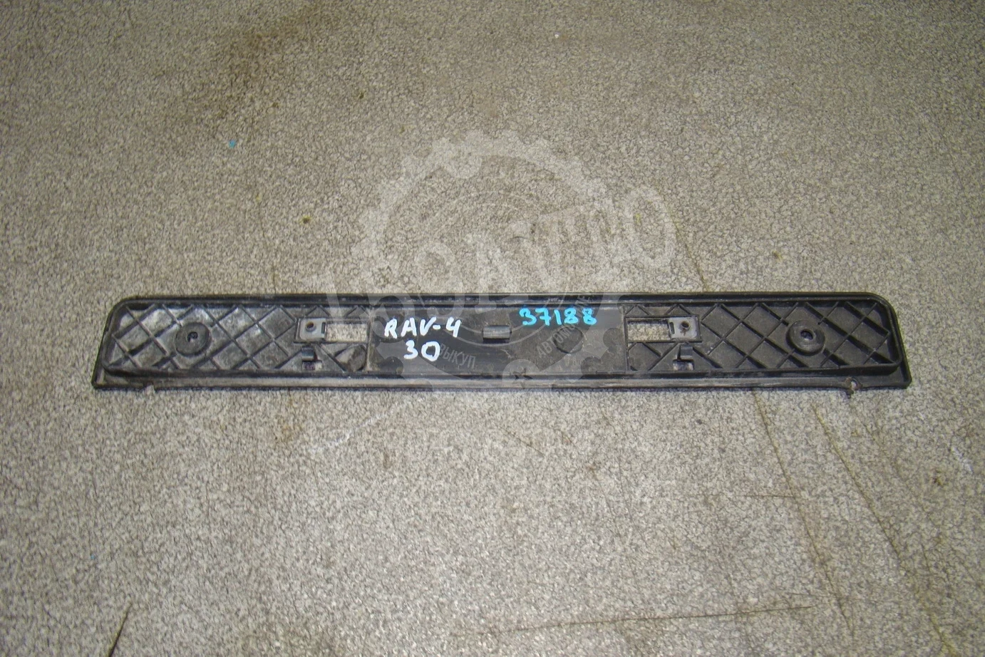Накладка переднего бампера под номер Toyota RAV4 (XA30) 2005-2012