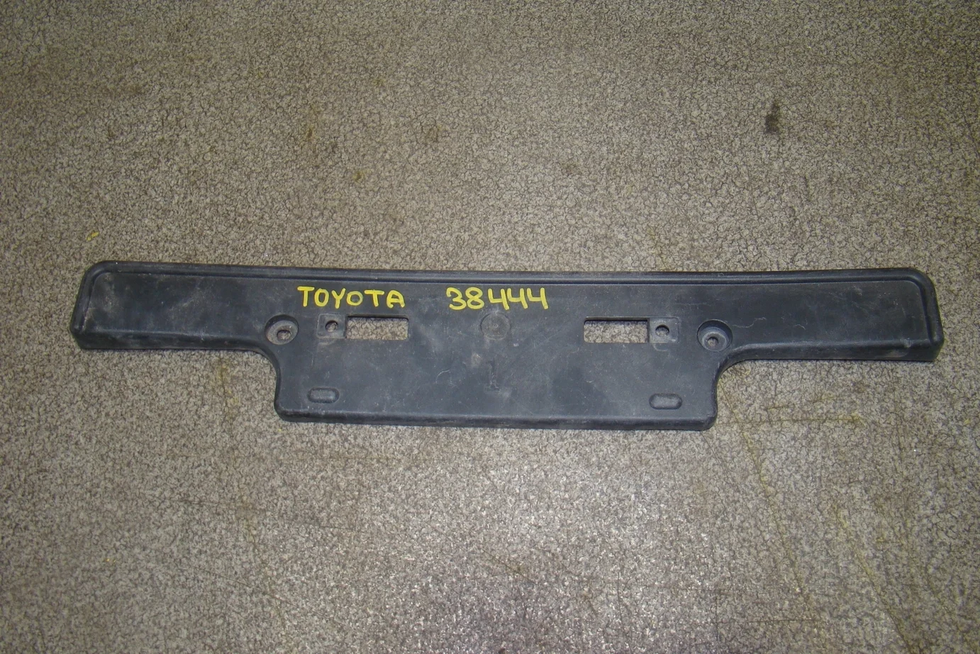 накладка переднего бампера под номер Toyota Land Cruiser 200 2008-2021
