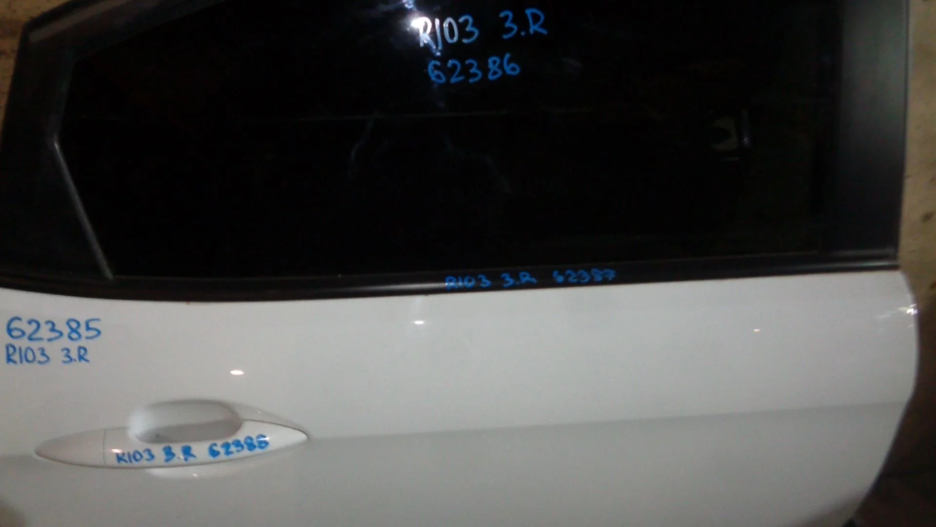 накладка стекла заднего Kia RIO III (UB) 2011-2017