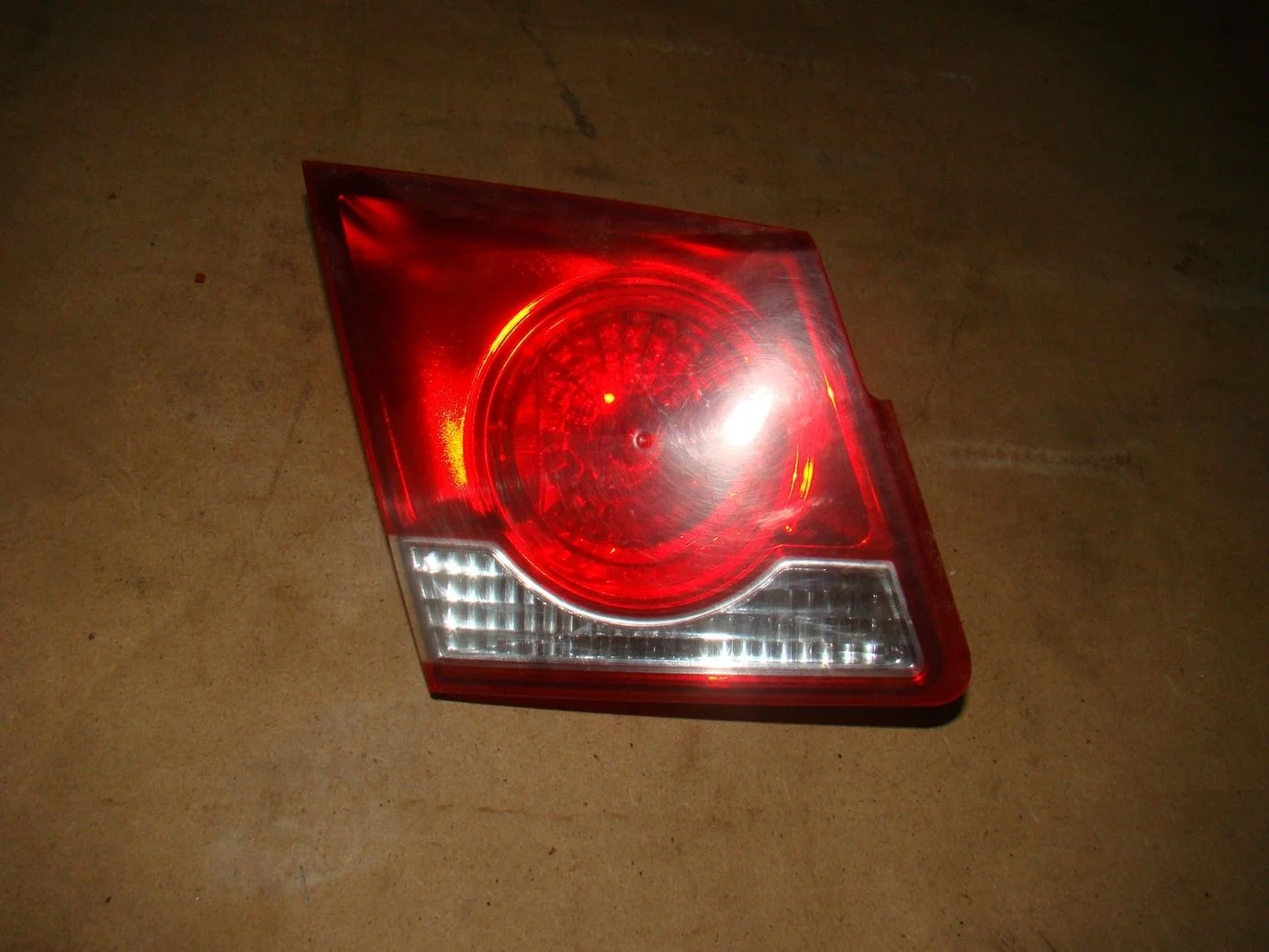 фонарь внутренний Chevrolet Cruze (J300) 2009-2016
