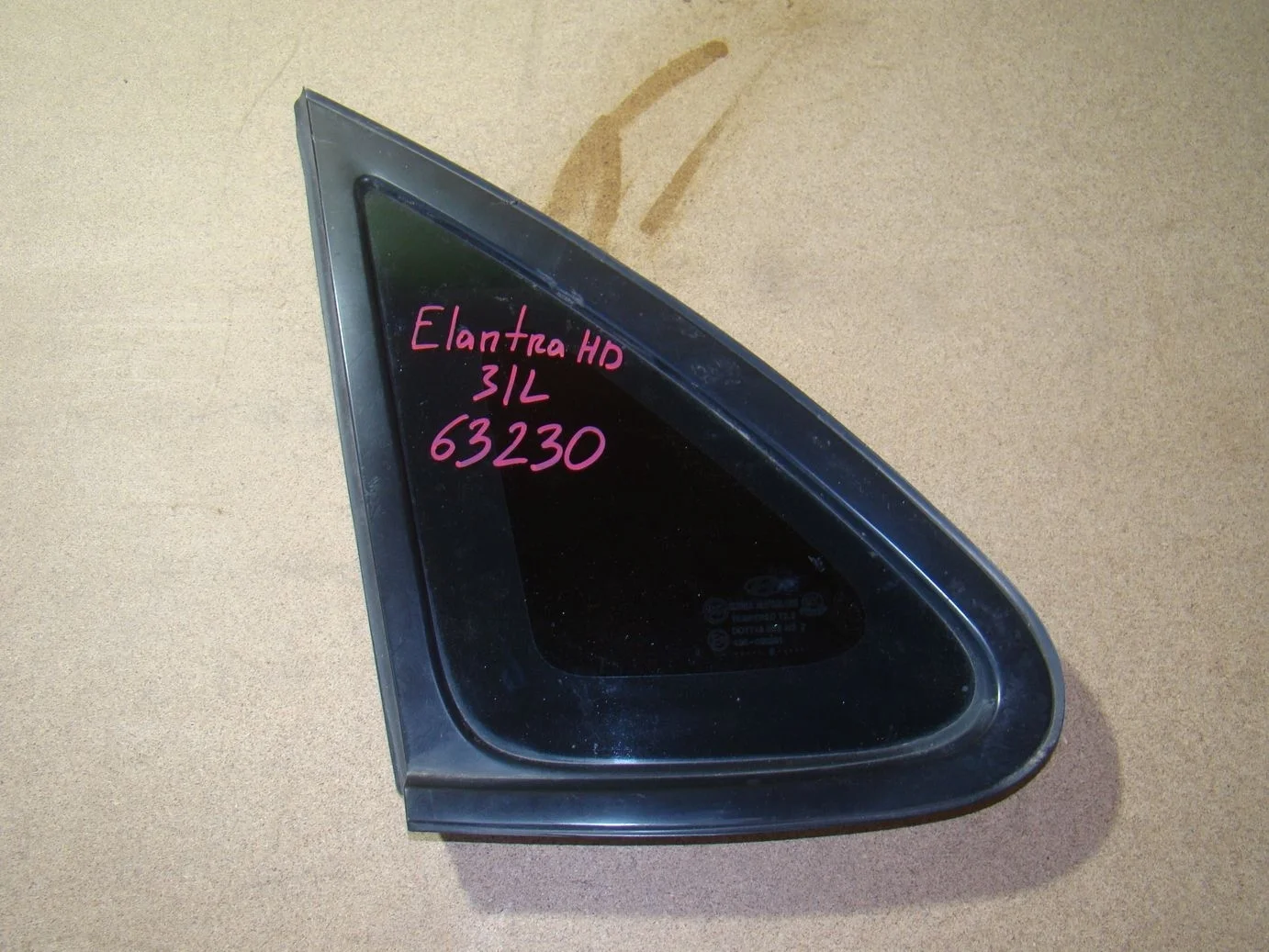 Стекло кузовное глухое левое Hyundai Elantra (HD) 2006-2010