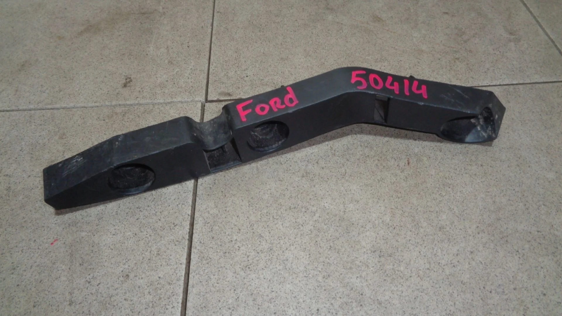 Кронштейн переднего бампера правый Ford Focus II 2005-2011