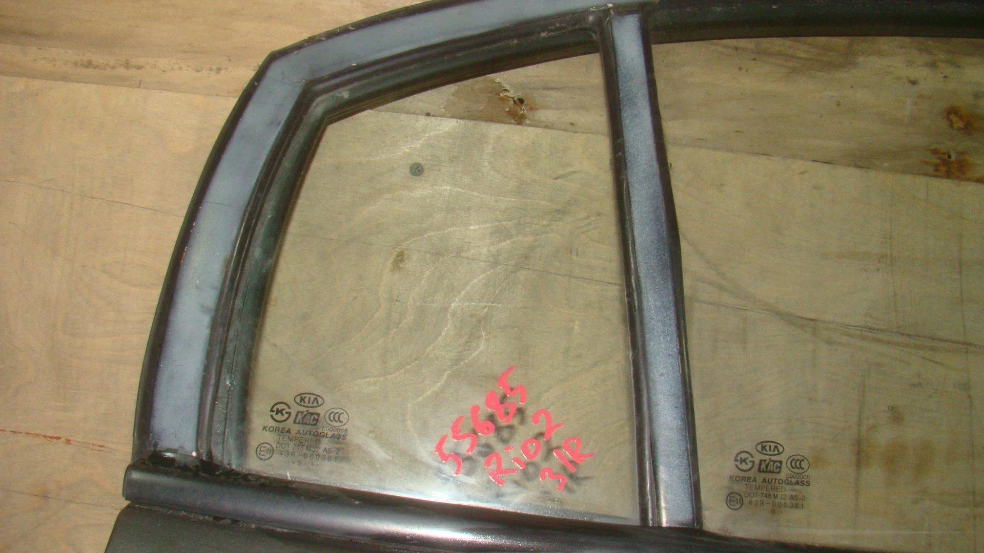 стекло двери  (форточка) Kia RIO II (JB) 2005-2011