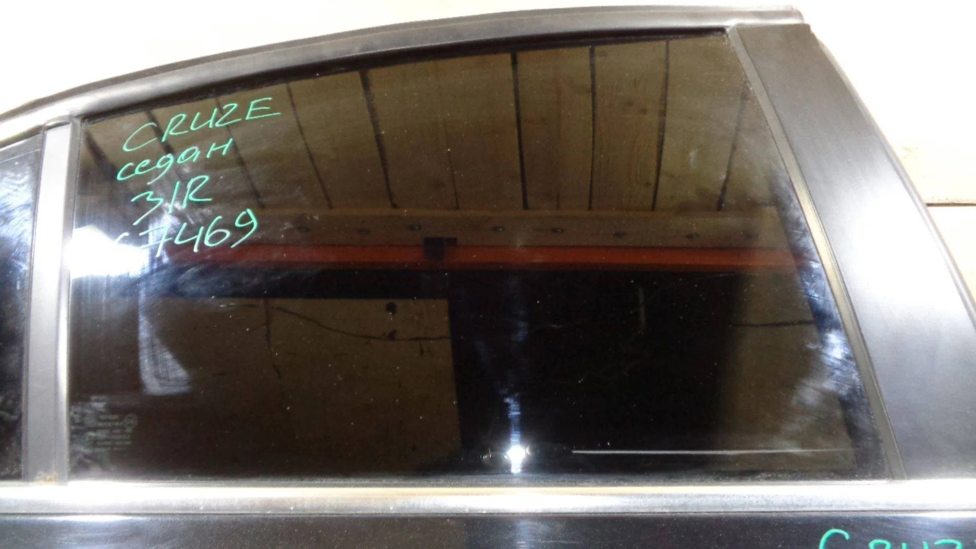 стекло двери Chevrolet Cruze (J300) 2009-2016