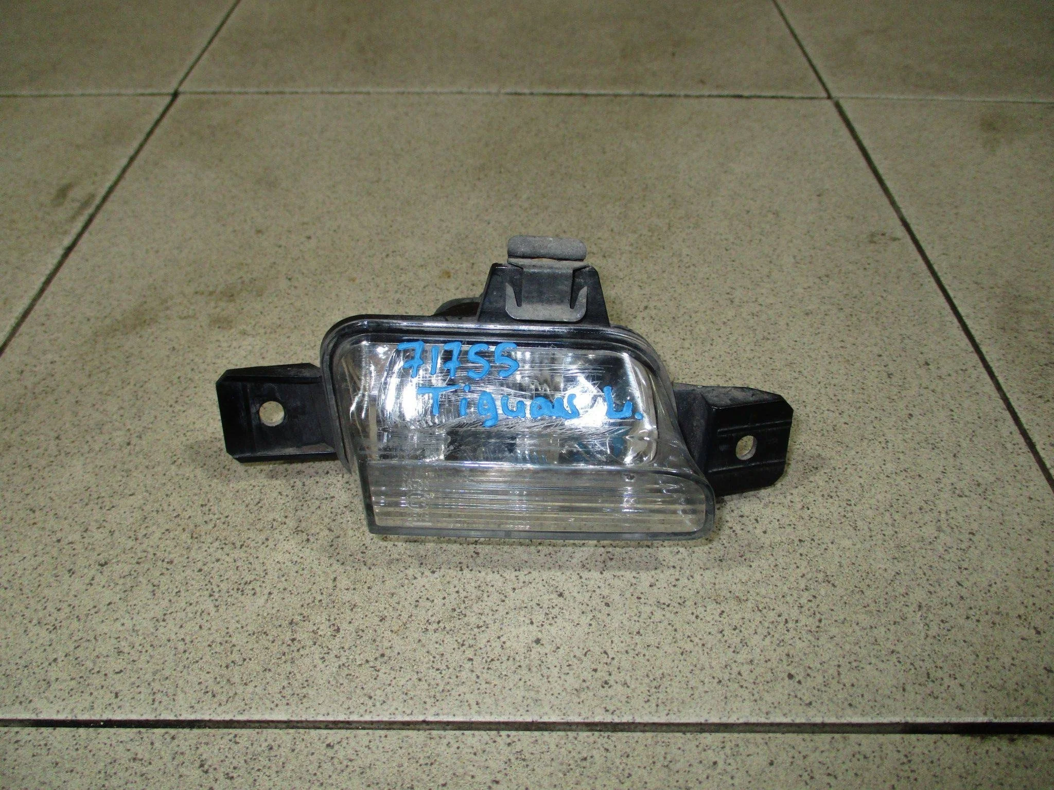 фонарь в бампер VW Tiguan I 2007-2016