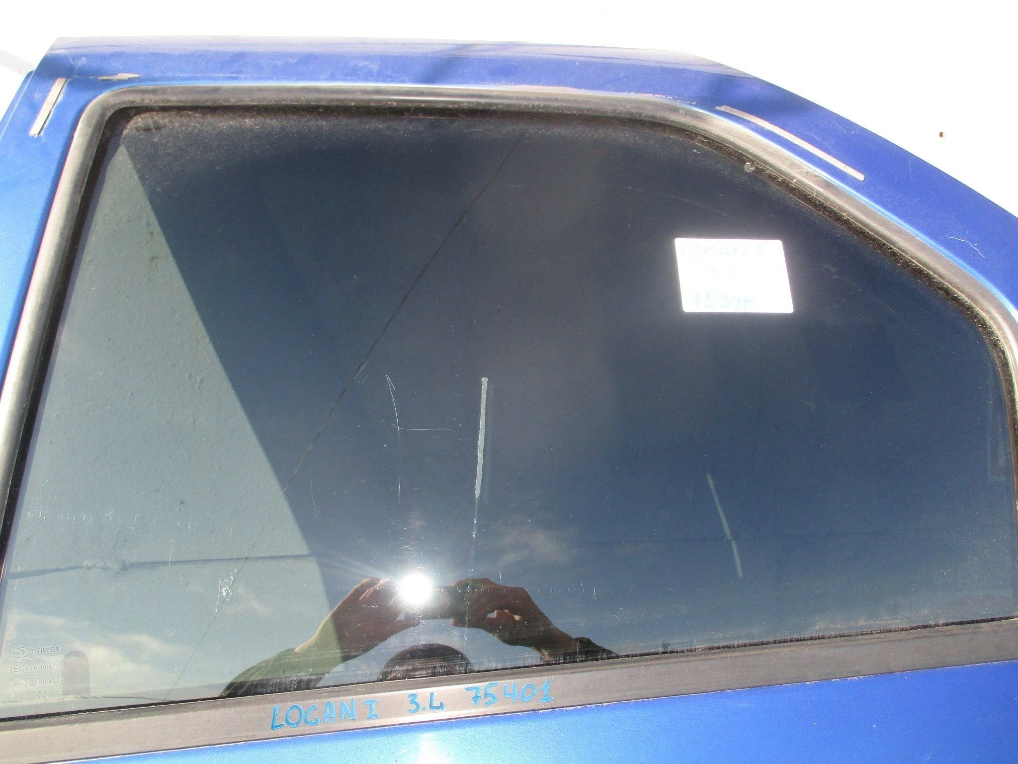 Стекло двери задней левой Renault Logan I 2005-2014