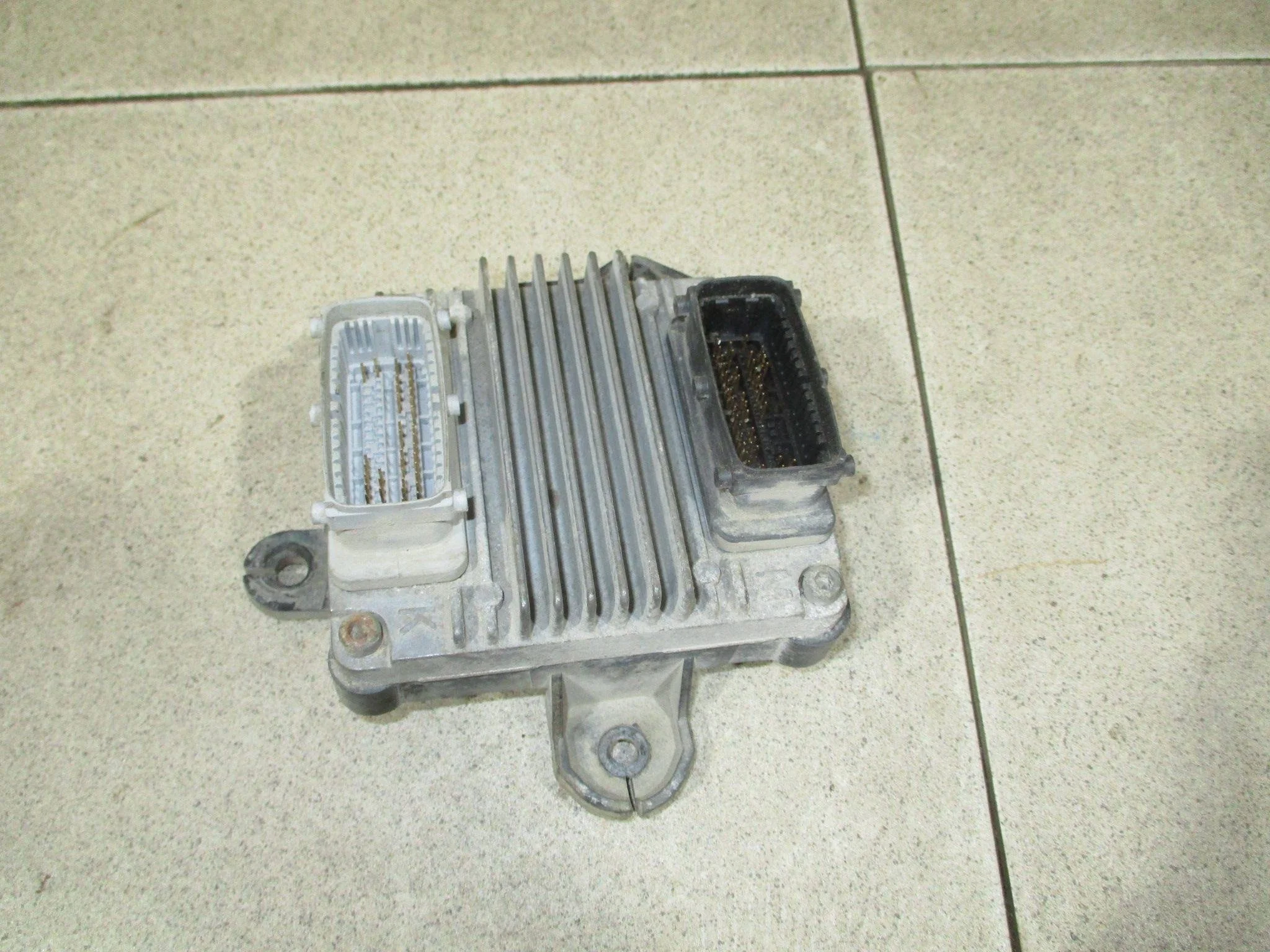 блок управления двигателем Chevrolet Aveo (T250) 2008-2011