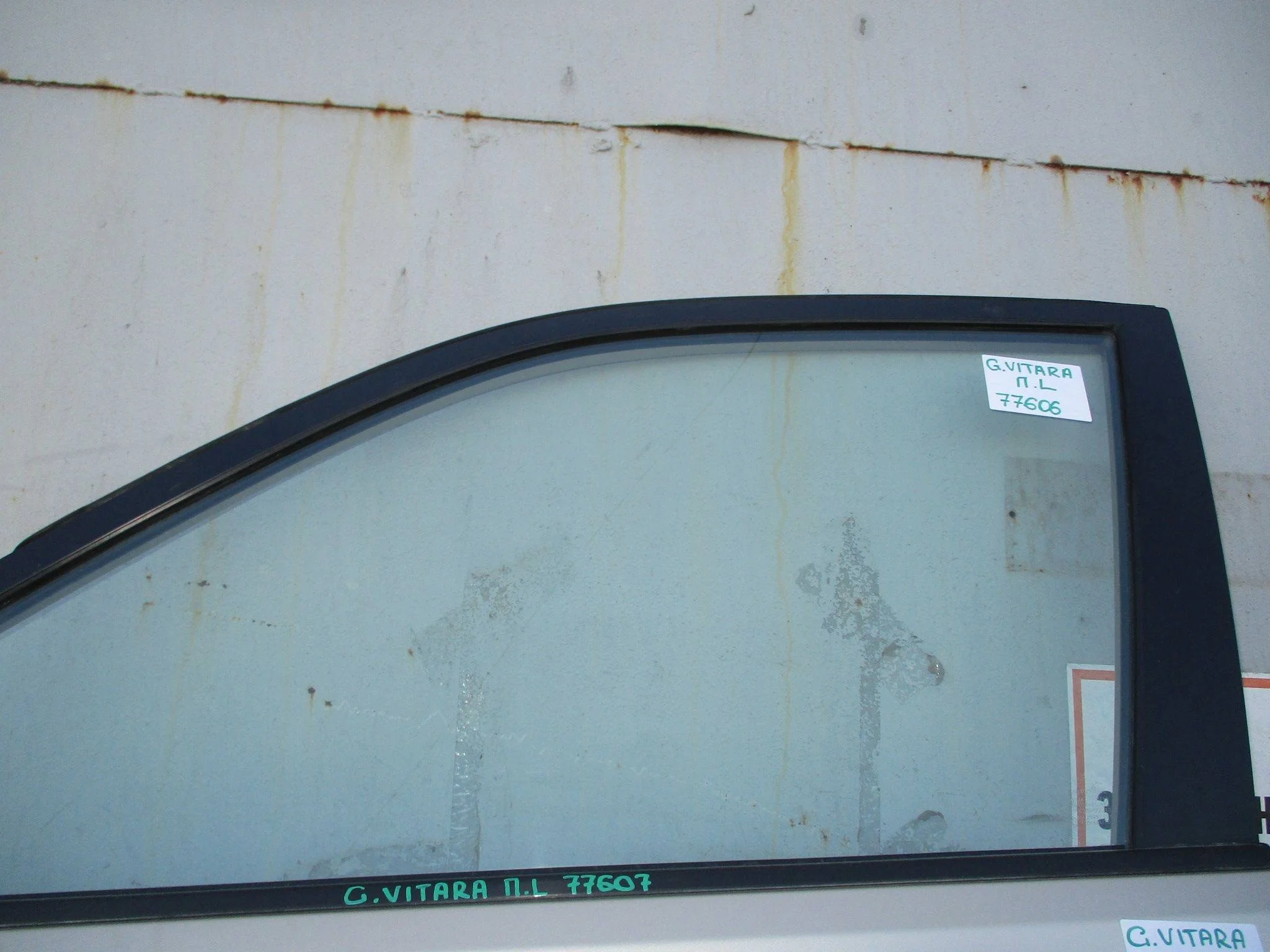 Стекло двери передней левой Suzuki Grand Vitara III 2005-2015