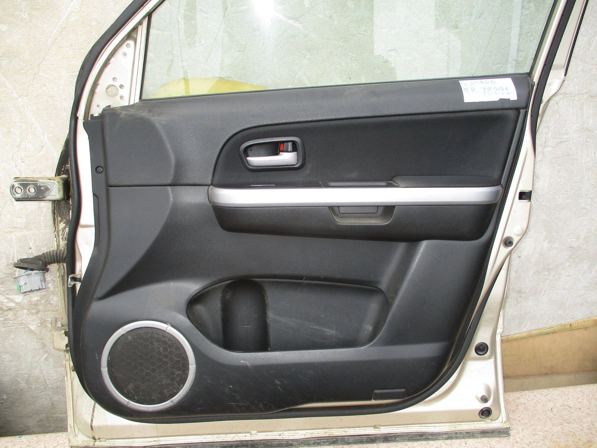 обшивка двери Suzuki Grand Vitara III 2005-2015