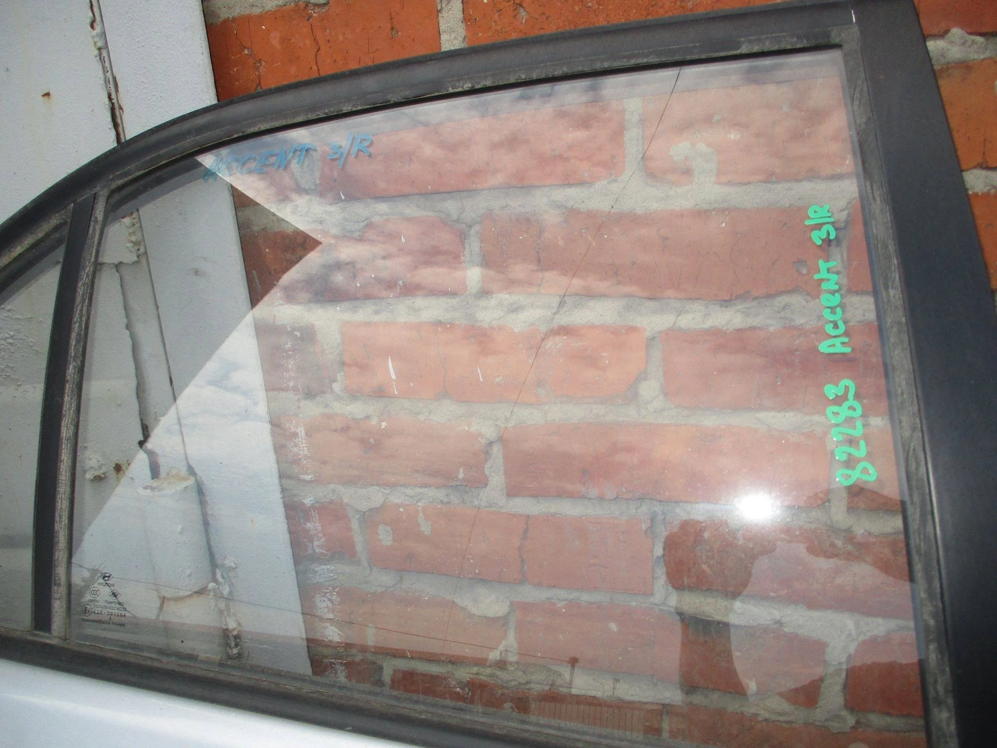 Стекло двери задней правой Hyundai Accent (LC) (ТАГАЗ) 2000-2012