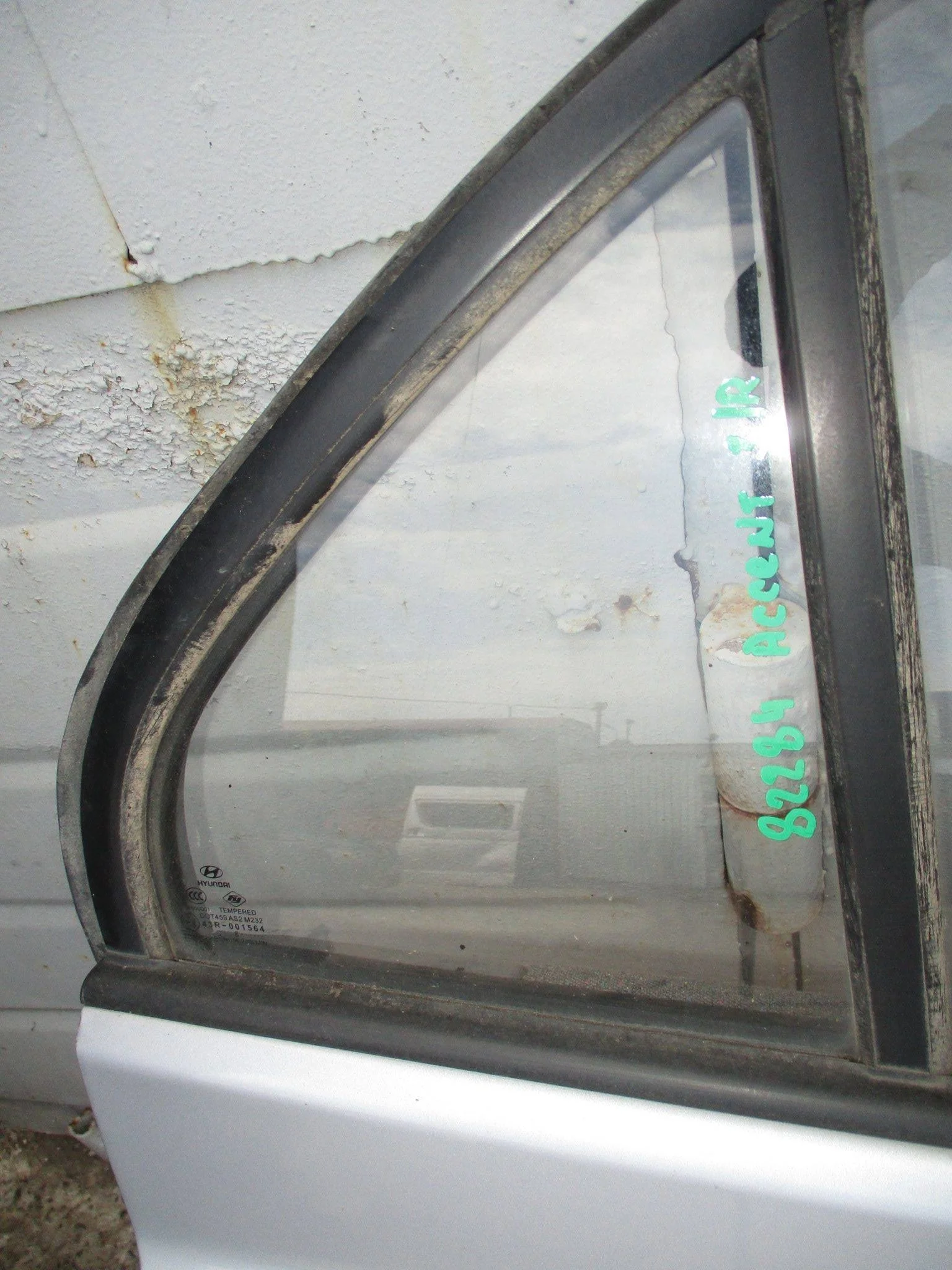 Стекло двери задней правой (форточка) Hyundai Accent (LC) (ТАГАЗ) 2000-2012
