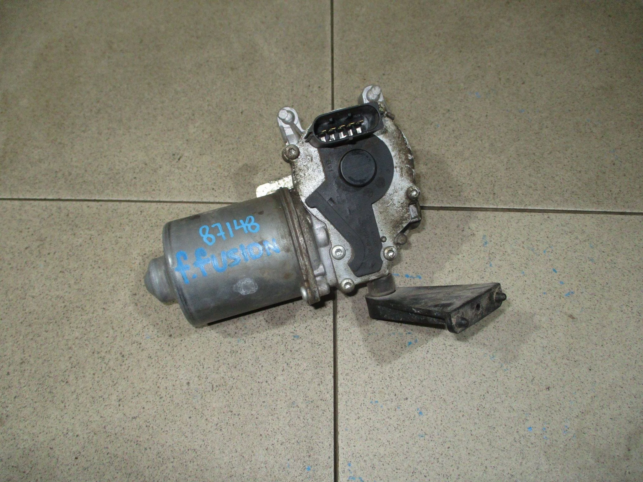 Моторчик стеклоочистителя передний Ford Fusion 2002-2012