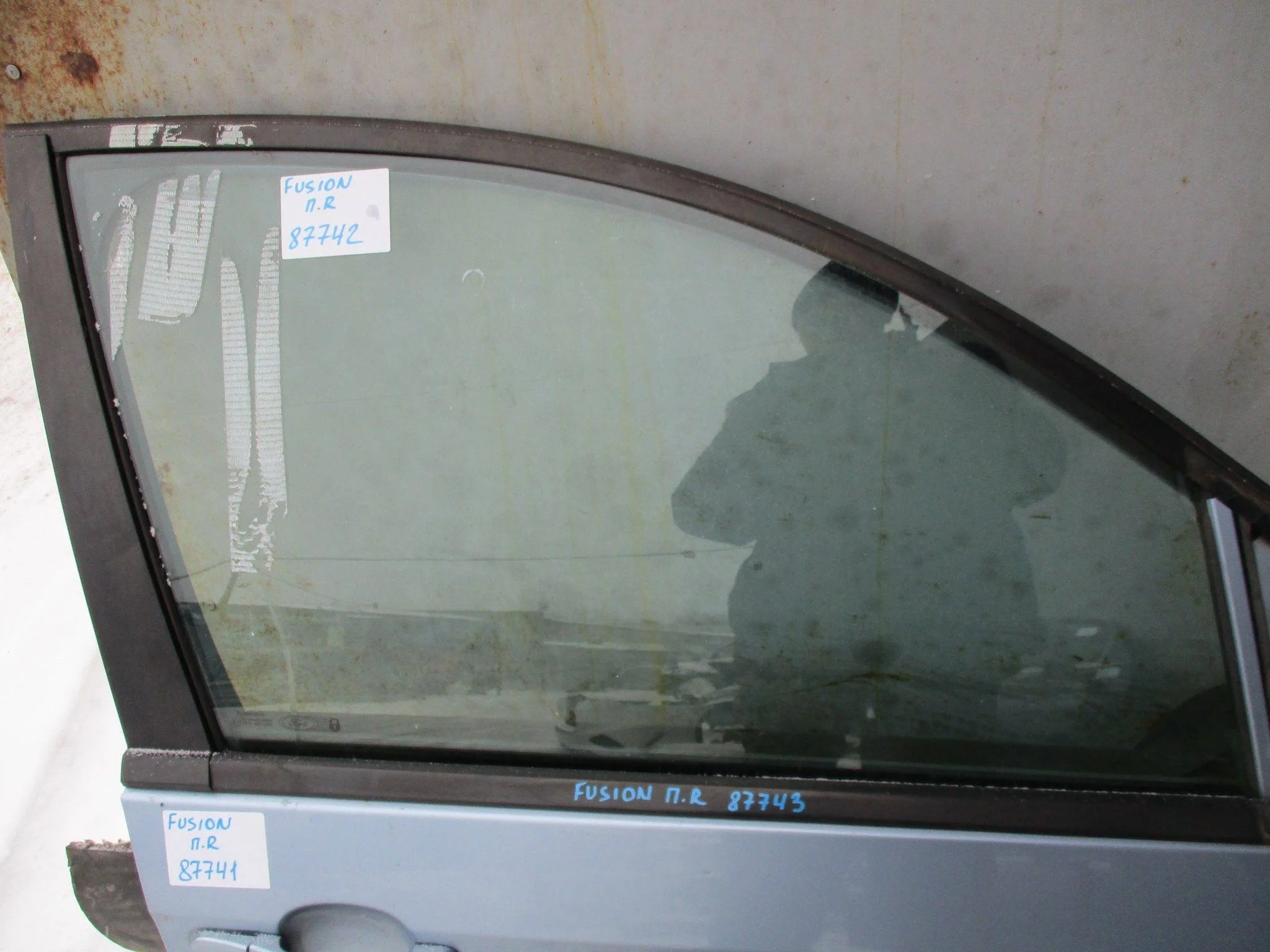 Стекло двери передней правой Ford Fusion 2002-2012