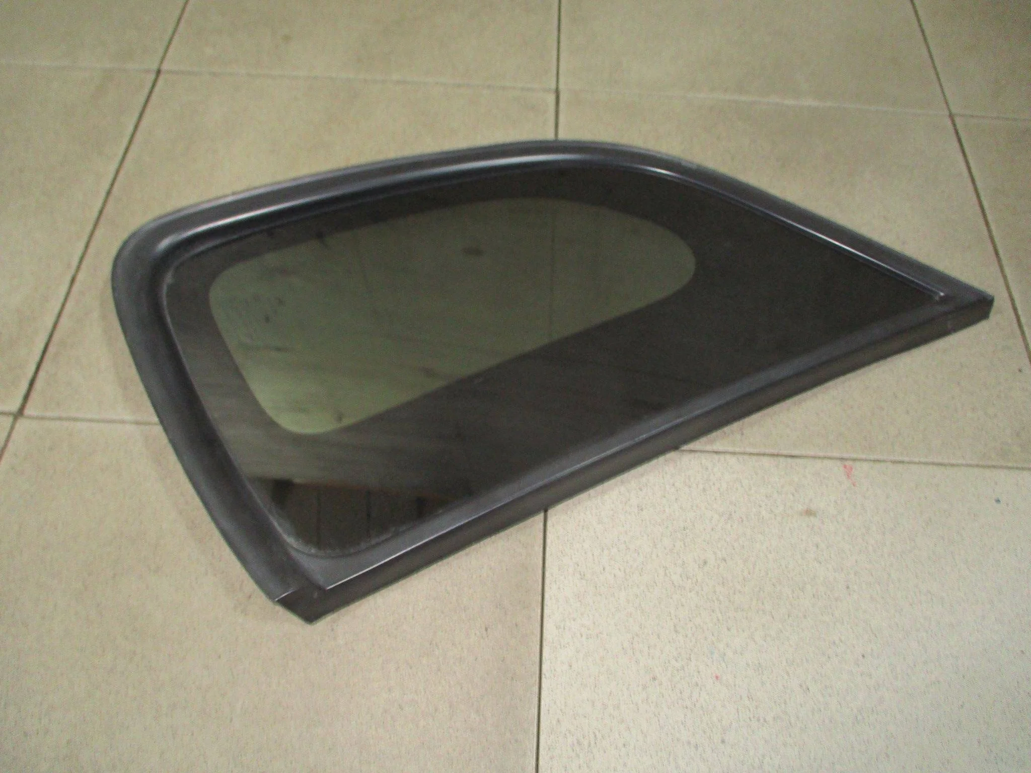 стекло кузовное глухое Hyundai Tucson (JM) 2004-2009