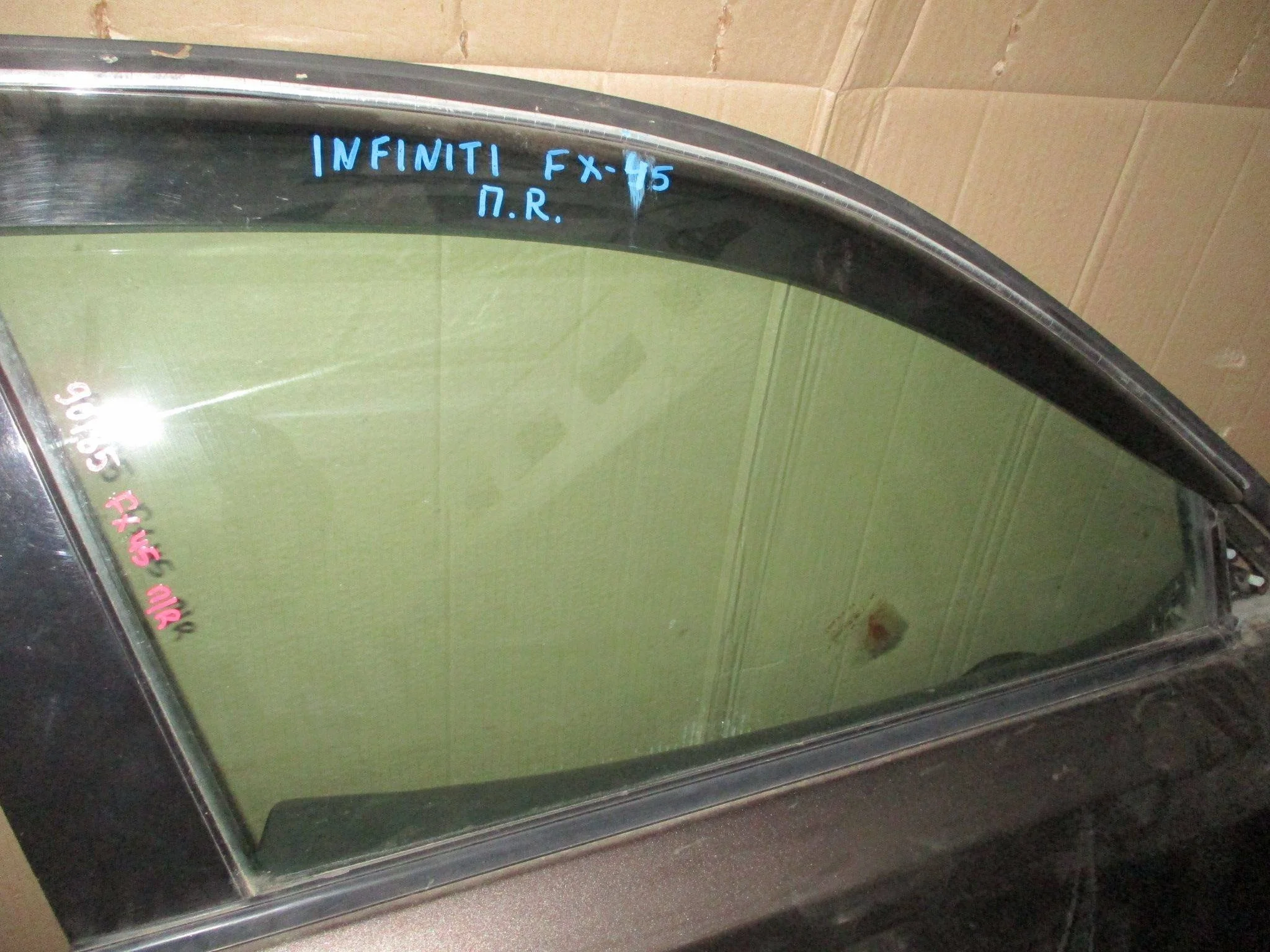 стекло двери Infiniti FX/QX70 (S50) 2003-2008