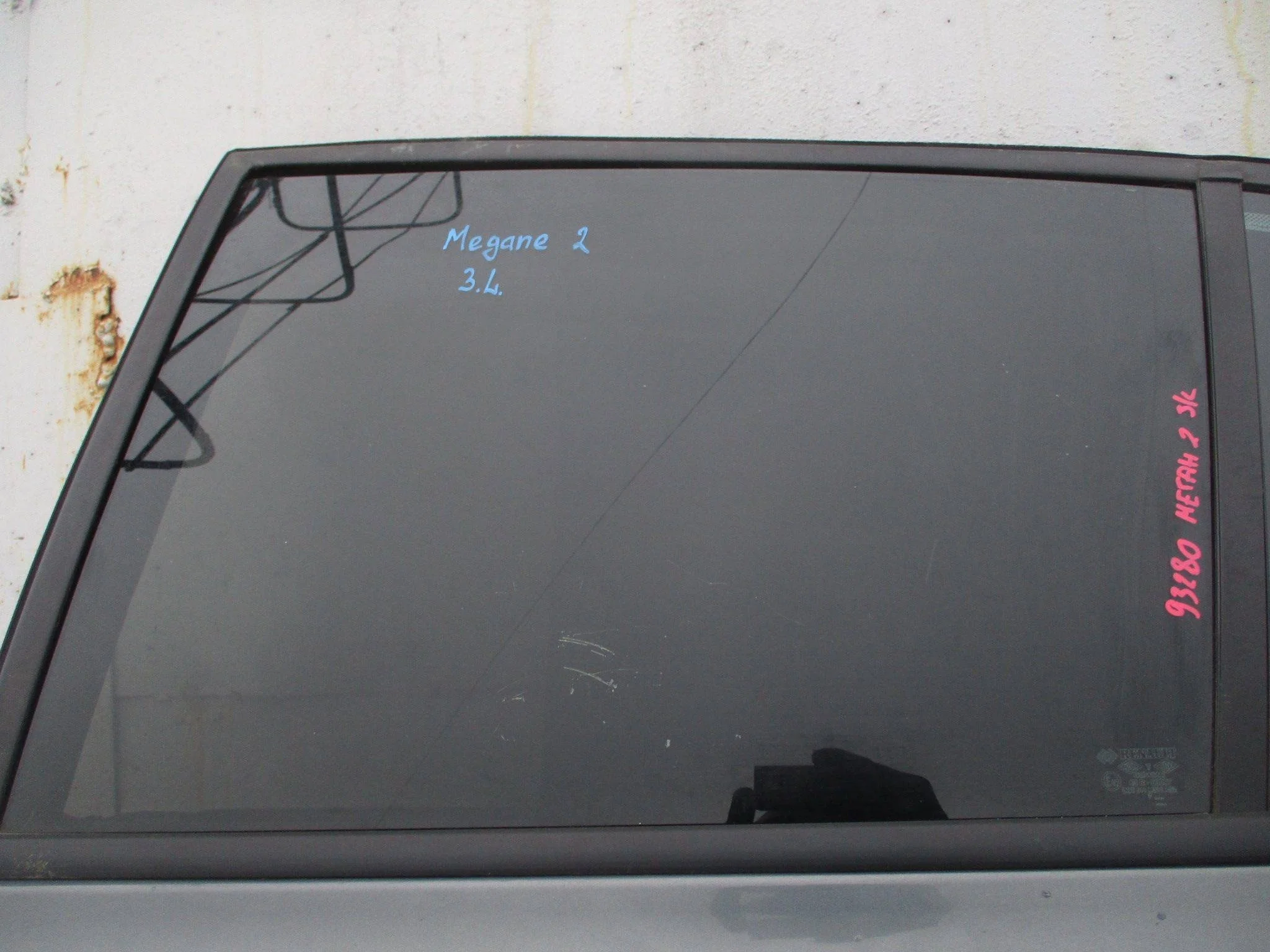 Стекло двери задней левой Renault Megane II 2002-2009