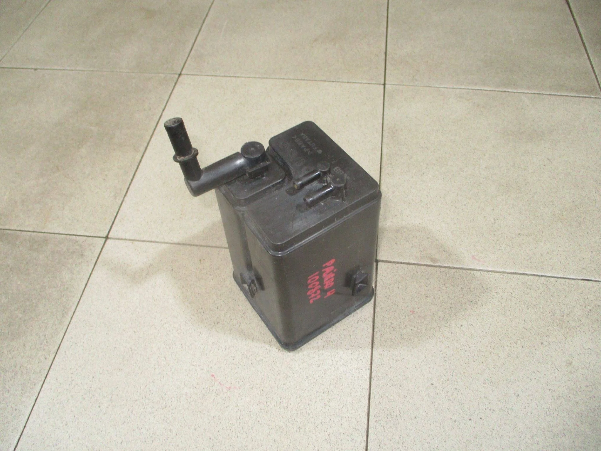 абсорбер (фильтр угольный) Mitsubishi Pajero IV 2006-2021