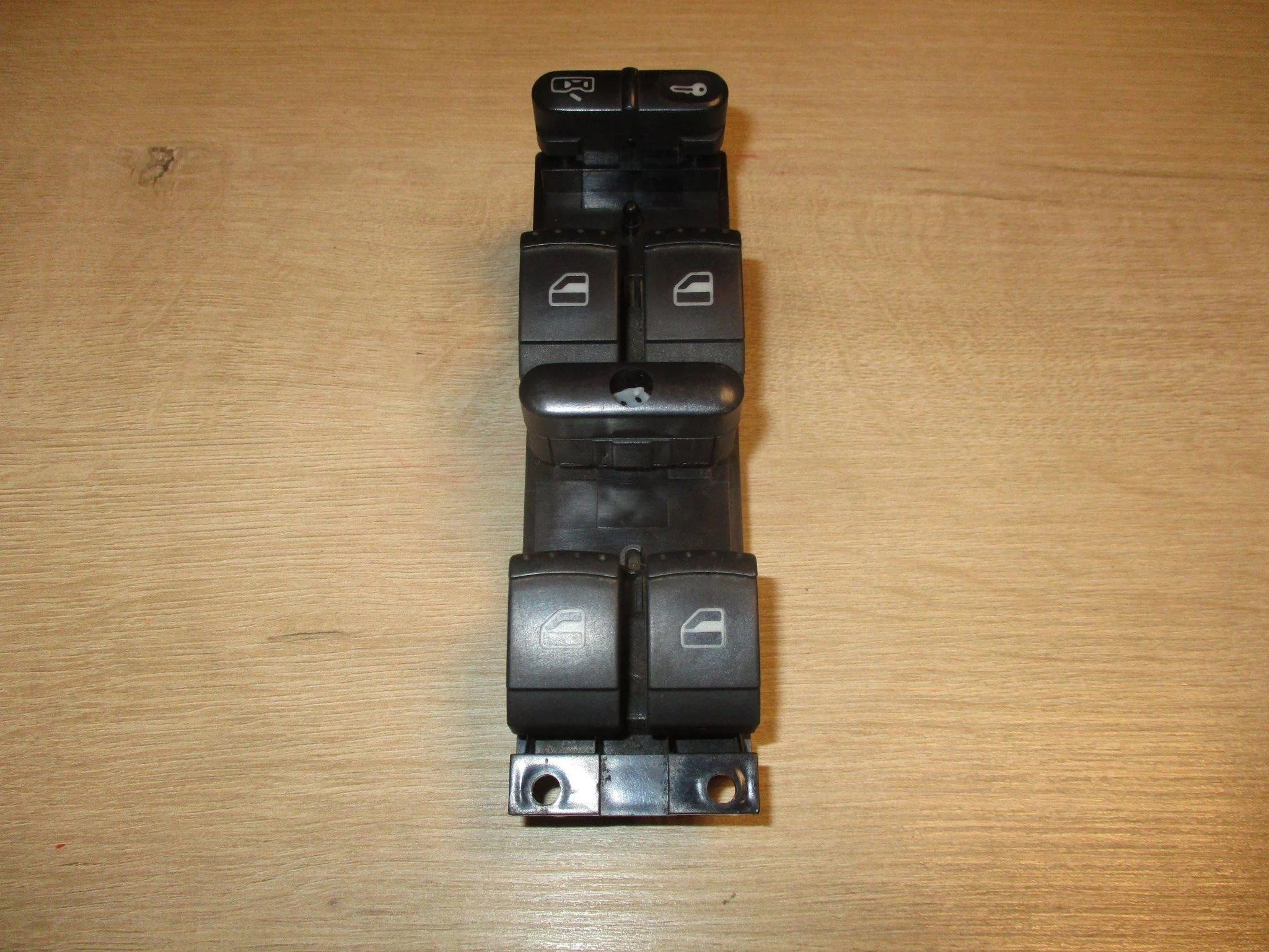 Блок управления стеклоподъемниками VW Passat (B5) 1996-2005