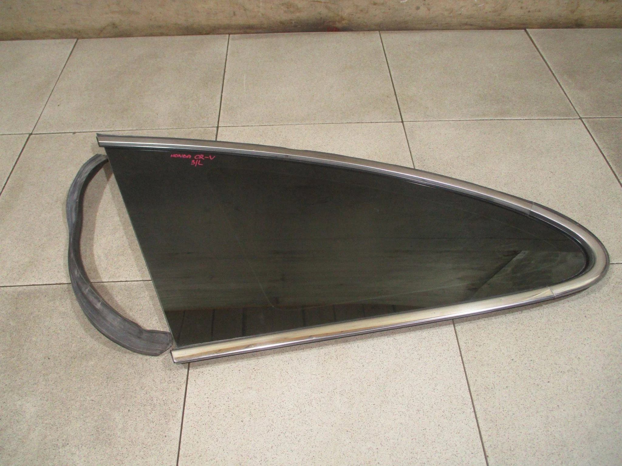 стекло кузовное глухое Honda CR-V III 2007-2012