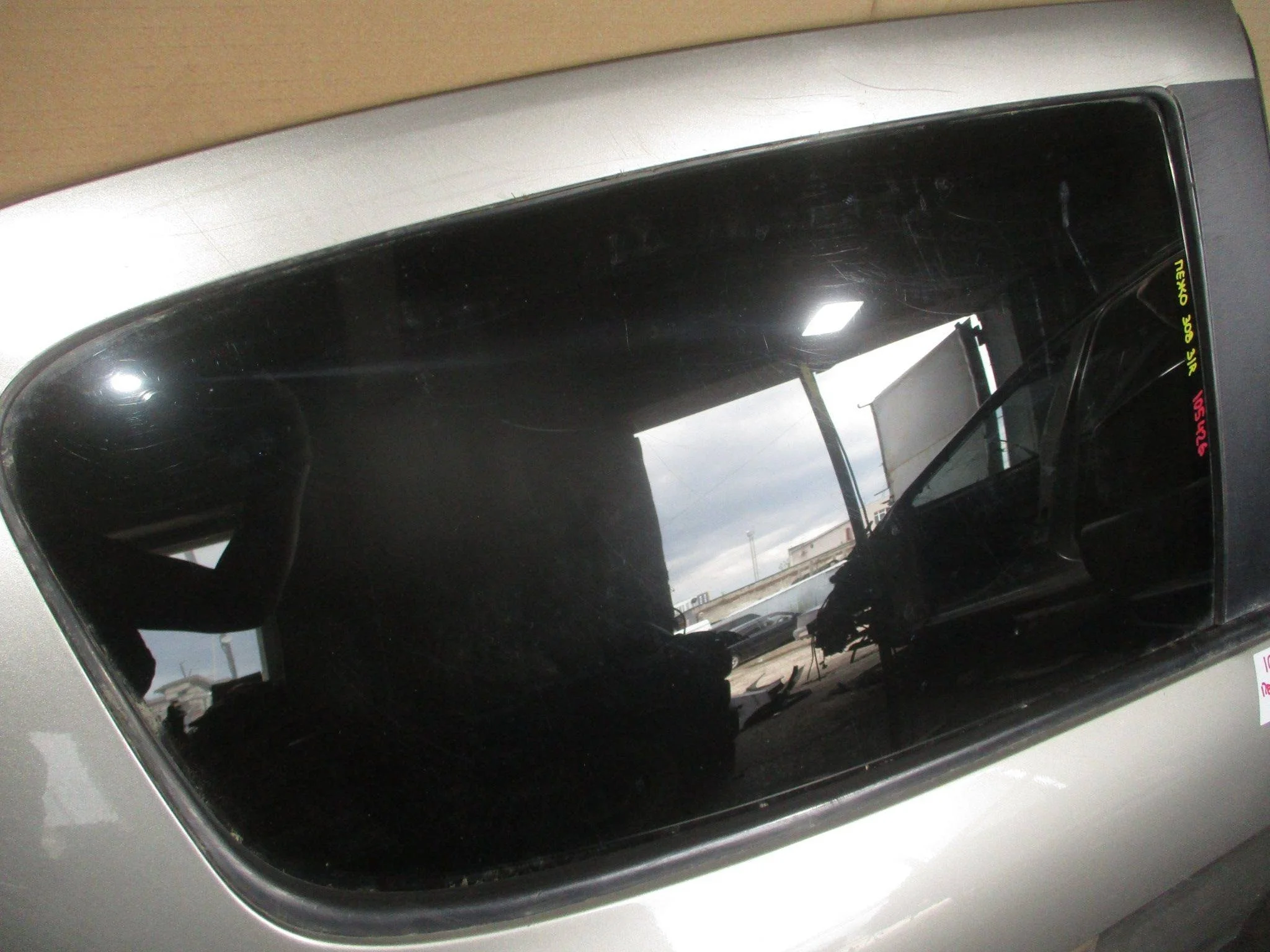 Стекло двери задней правой Peugeot 308 (T7) 2007-2013