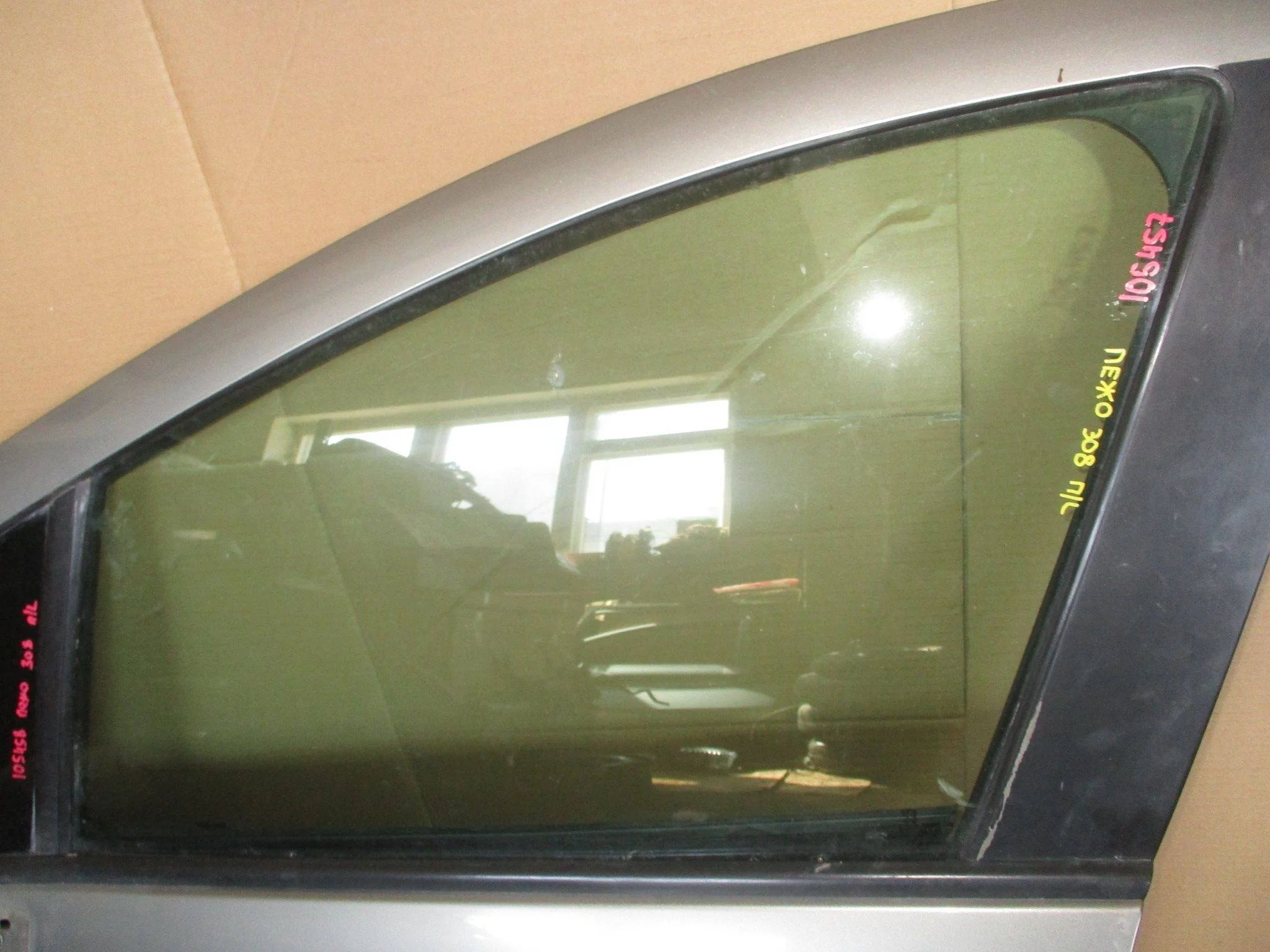 Стекло двери передней левой Peugeot 308 (T7) 2007-2013