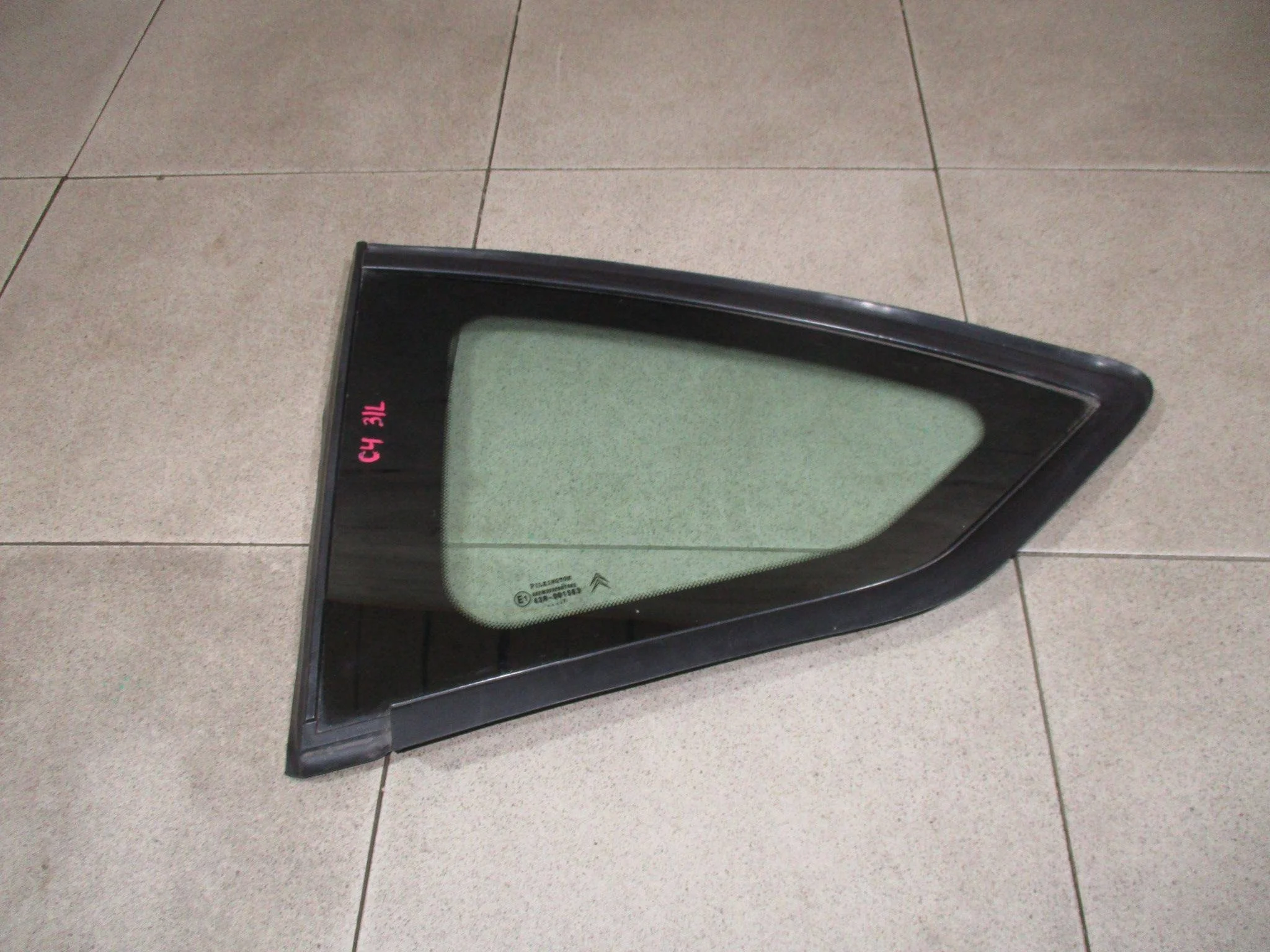 стекло кузовное глухое Citroen C4 I 2004-2010